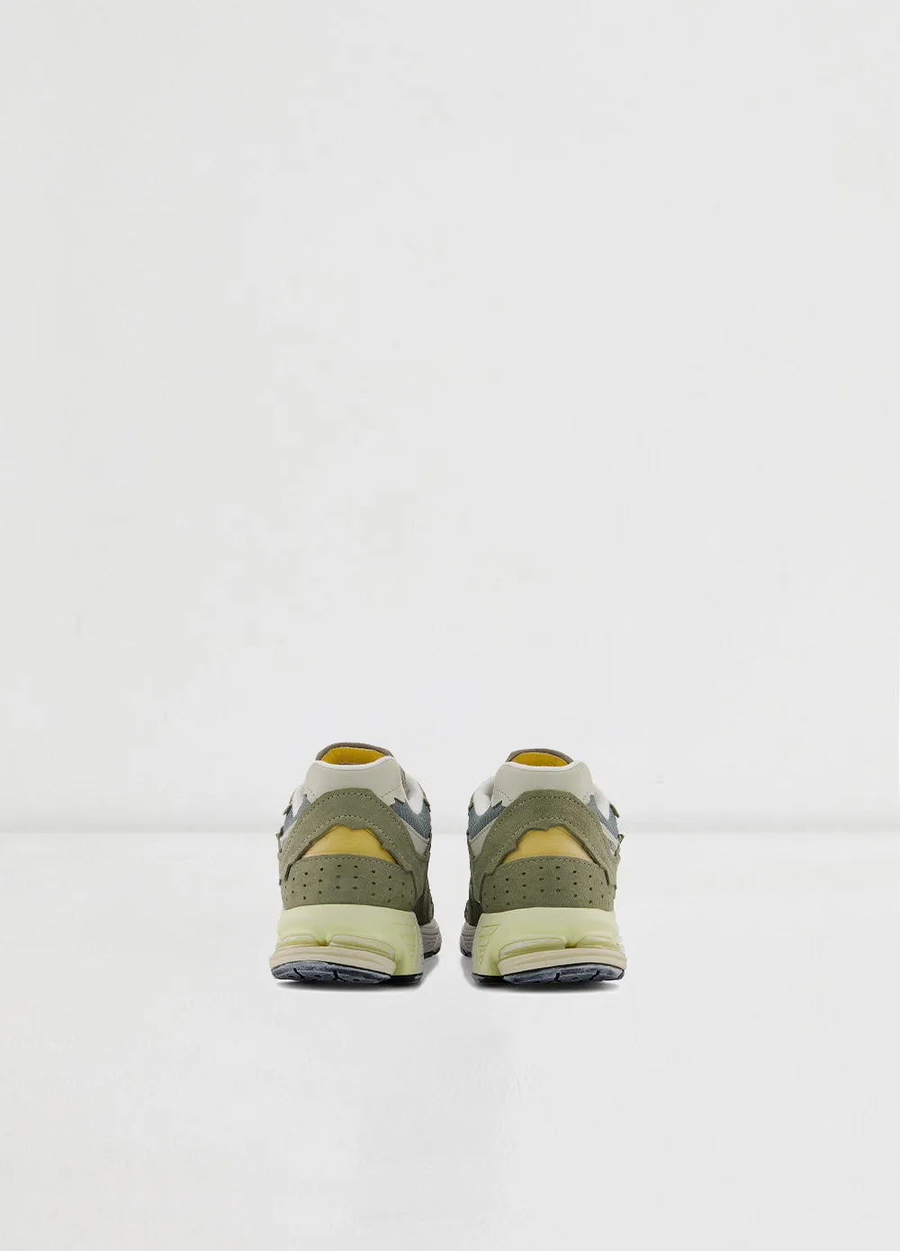 2002R Sneakers