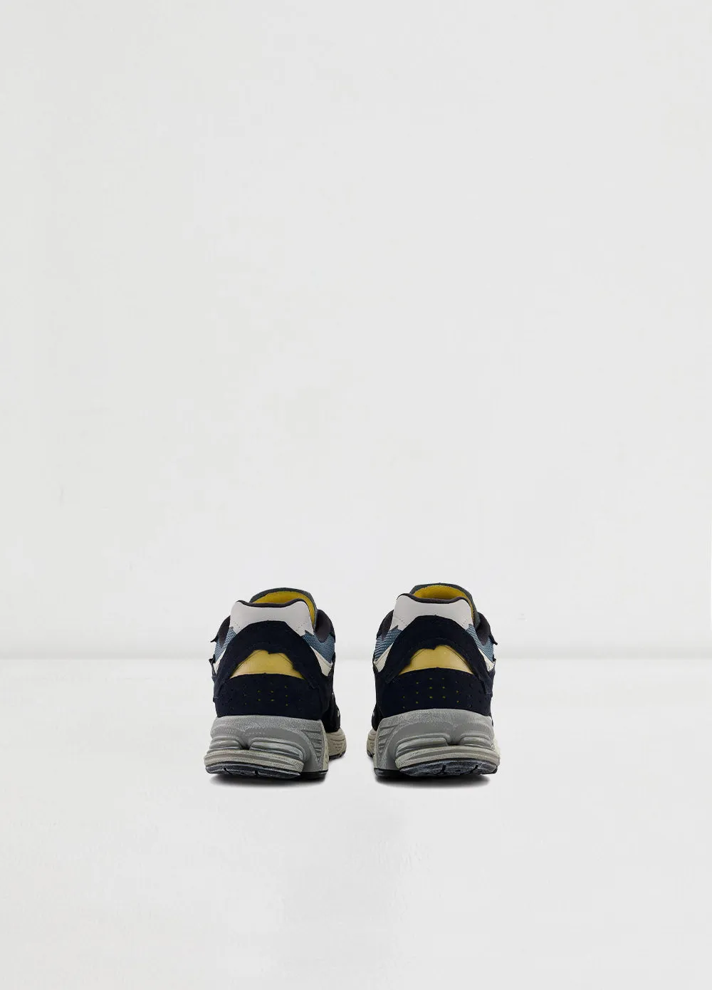 2002R Sneakers