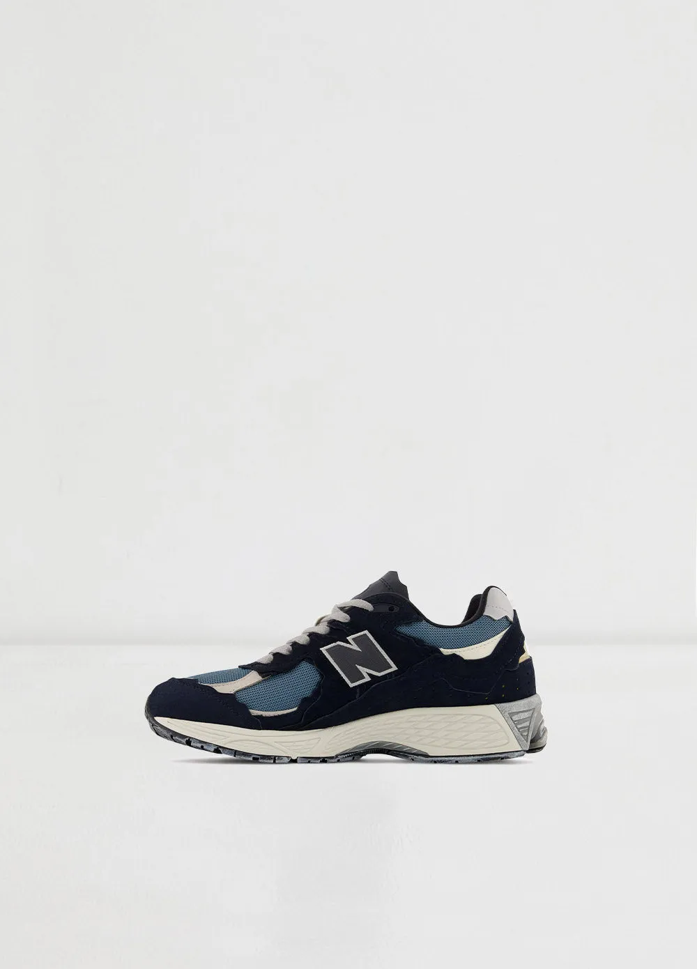 2002R Sneakers
