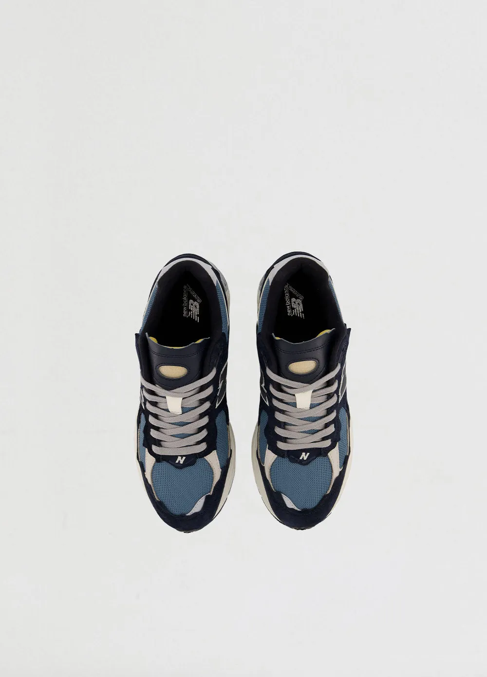 2002R Sneakers