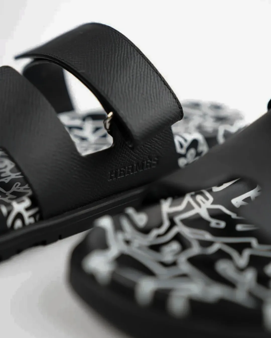 Hermès Chypre Black and White with "Graff Hermès" Print Sandals