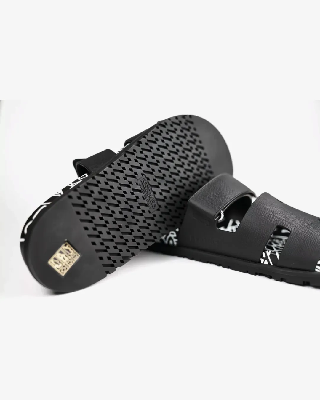 Hermès Chypre Black and White with "Graff Hermès" Print Sandals