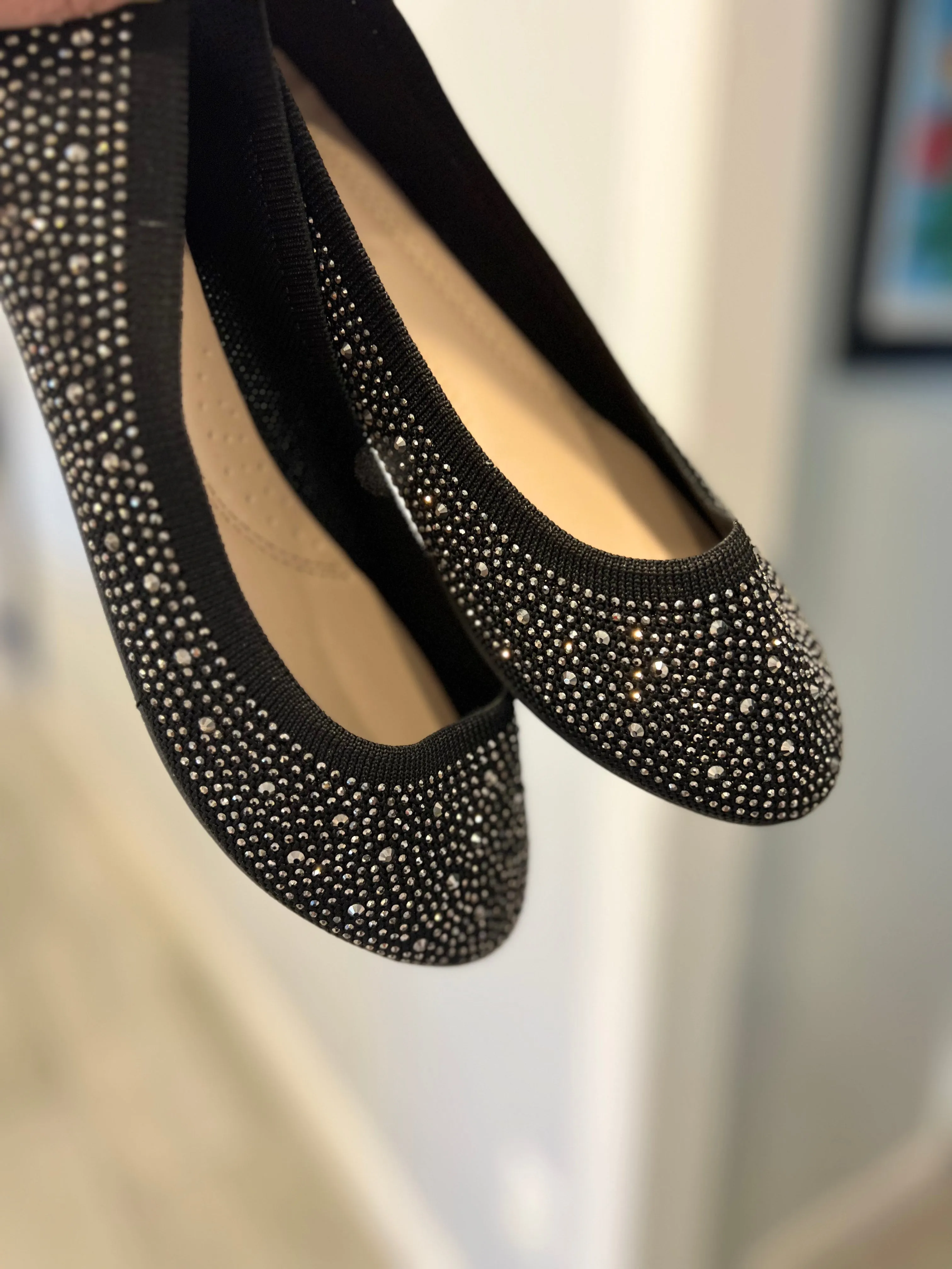 LAST ONE sz 6 Shining Star Rhinestone Flats in Black