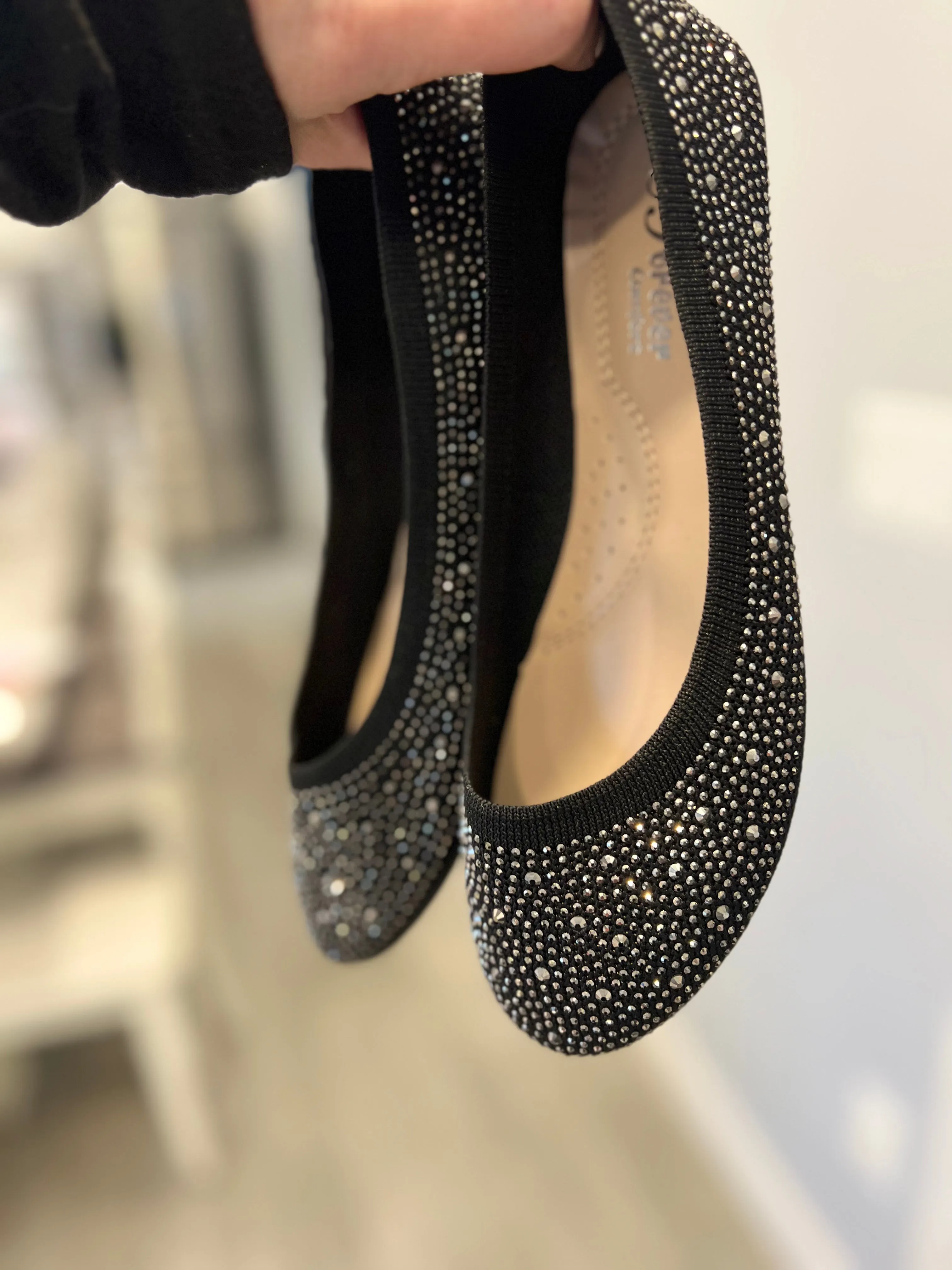 LAST ONE sz 6 Shining Star Rhinestone Flats in Black